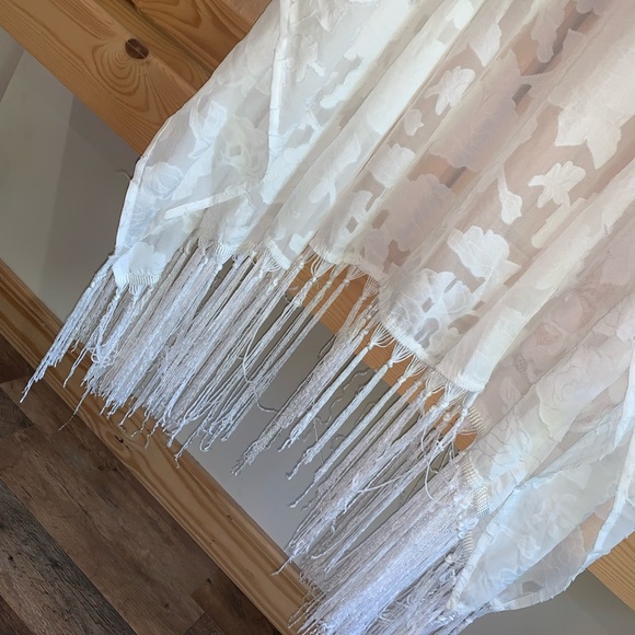 Magnolia South fringed minimalist kimono overlay size S/M - Picture 3 of 6